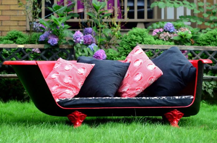 Canapé confortable avec oreillers