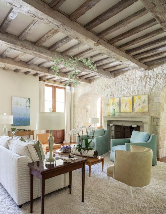 Poutres de plafond à l'intérieur