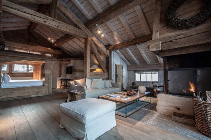 Poutres de plafond à l'intérieur