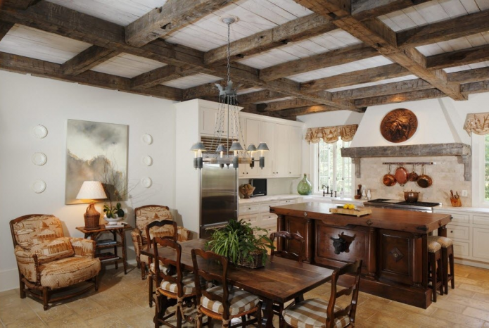 Poutres de plafond à l'intérieur