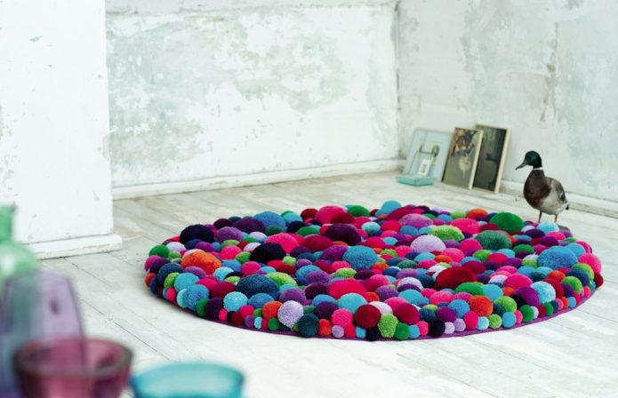 Tapis pompons