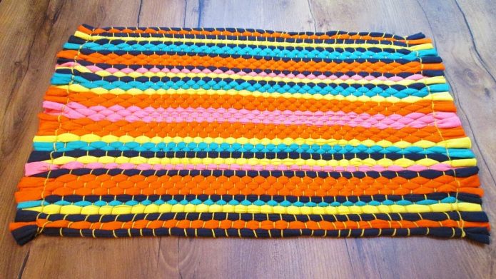 Tapis lumineux de vieilles choses