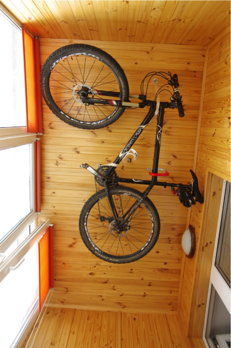 Local à vélos sur le balcon