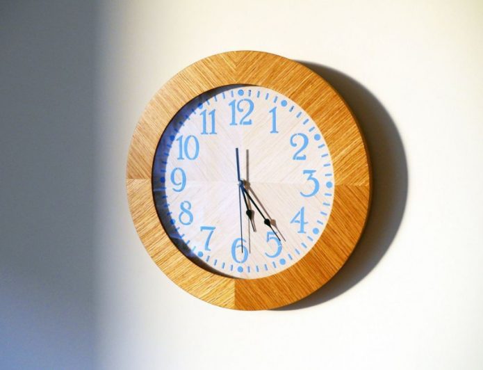 Horloge en bois