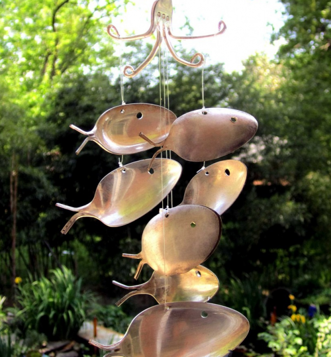 Girouette décorative de cuillères dans le pays