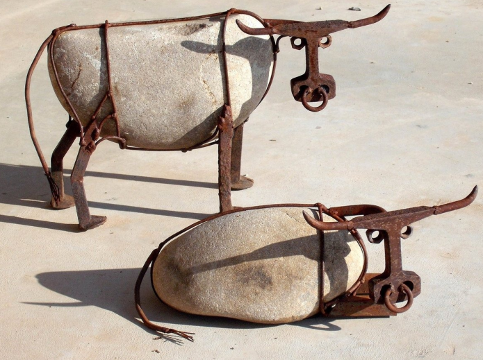 Sculptures originales en ferraille et pavés