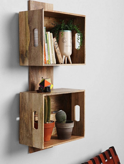 Étagères de tiroirs dans le salon