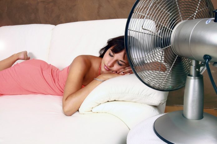 Sommeil inconfortable à haute température dans la chambre