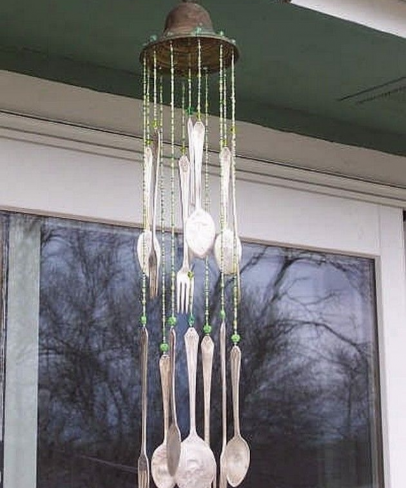 Mobile d'origine au-dessus de la porte d'entrée