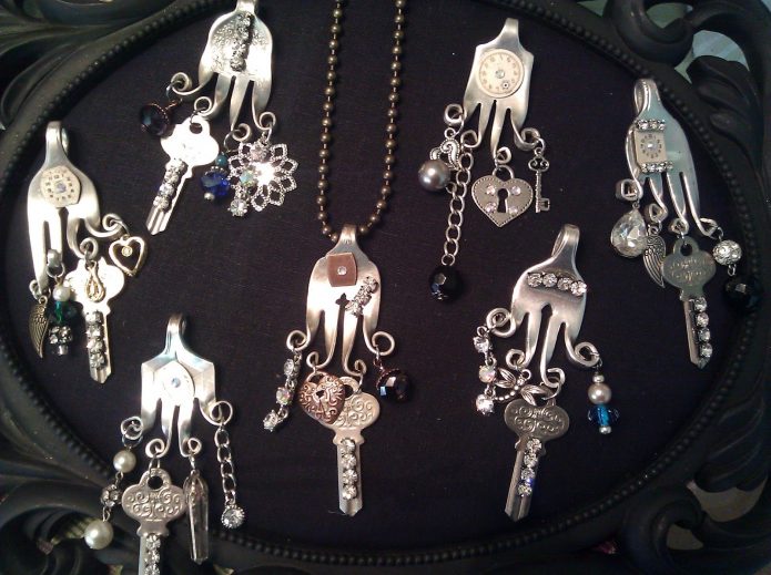 Beaux bijoux féminins de fourches