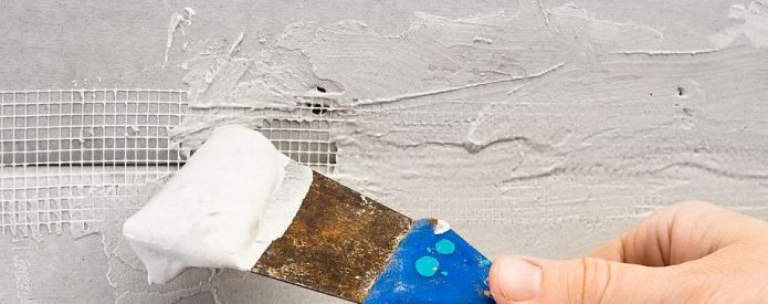 Mur de mastic à l'aide de maille