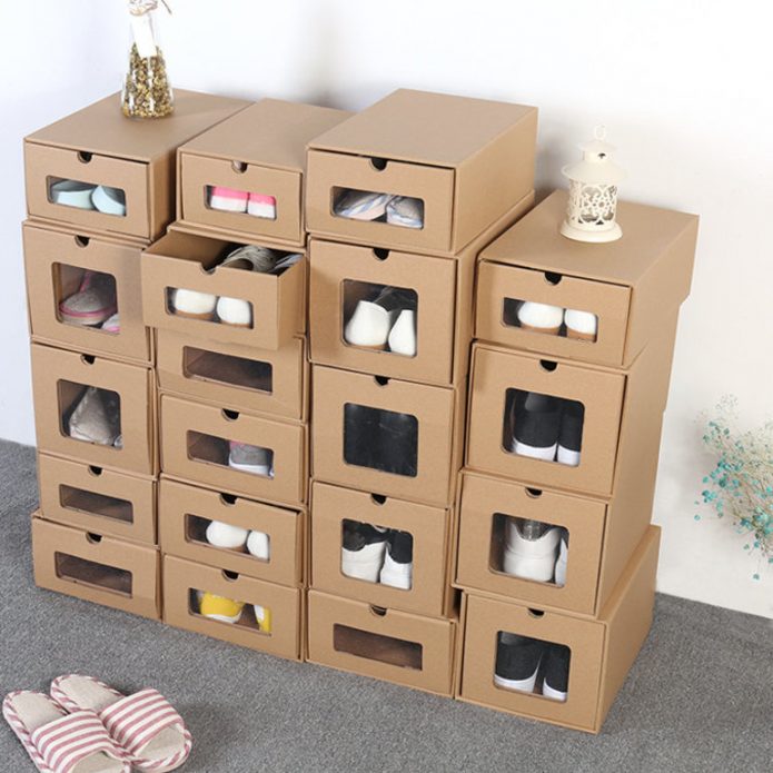 Galoshnitsa pour les chaussures dans le couloir