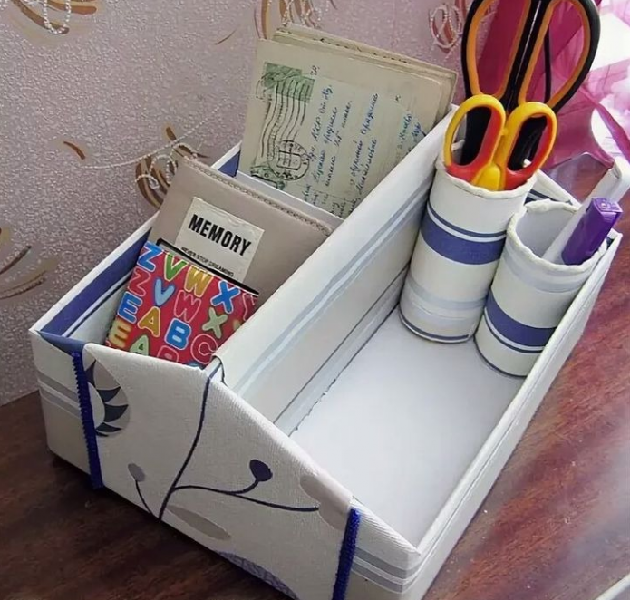 Organisateur pour petites choses d'une boîte à chaussures