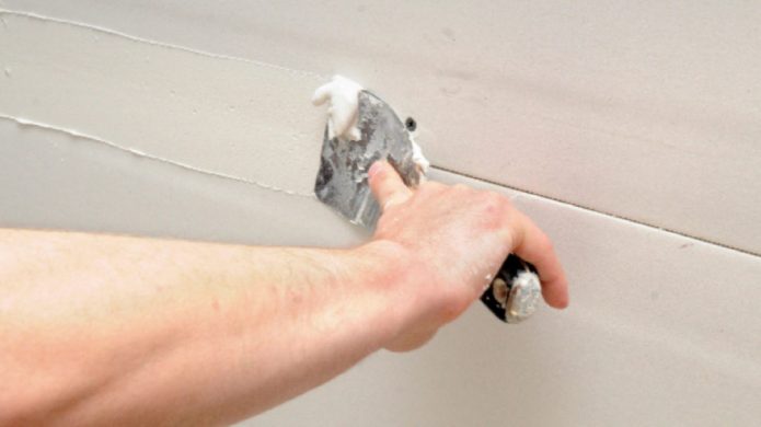 Scellement des fissures entre les feuilles GKL