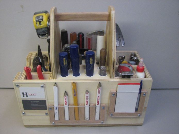 Organisateur maison pour un menuisier en contreplaqué