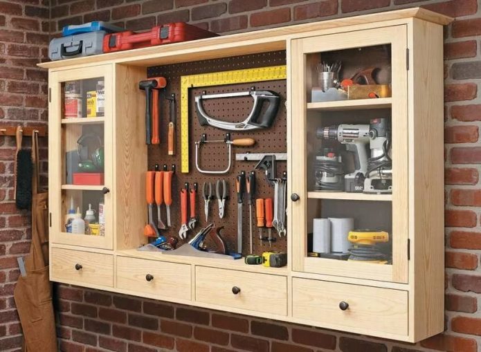 Armoire à outils murale pratique