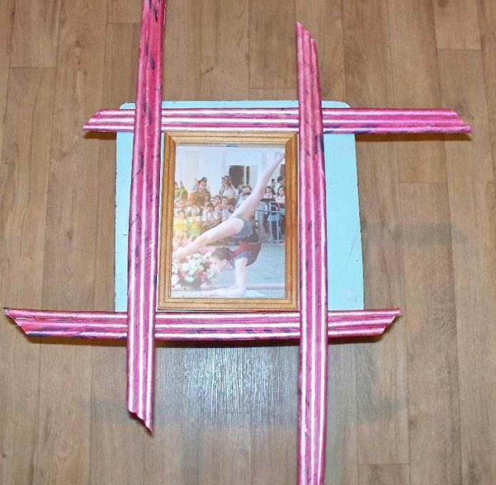 Cadre photo plinthe au plafond