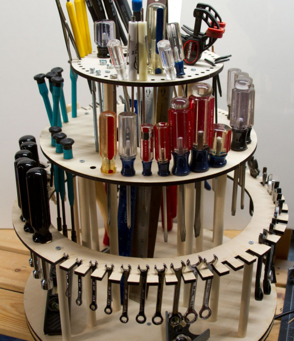 Organisateur d'outils en bois pivotant