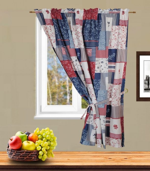 Rideaux de patchs dans la cuisine