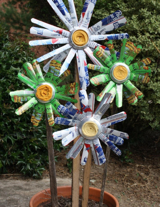 Arrangement floral mobile de canettes