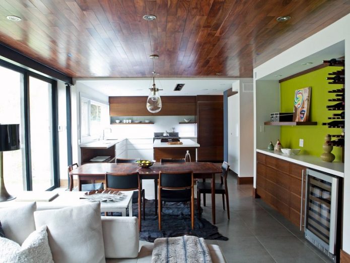 Stratifié au plafond