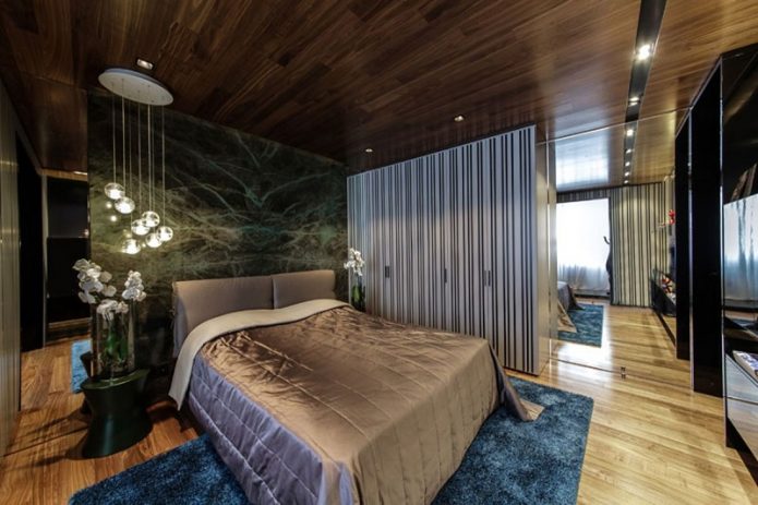 Stratifié au plafond