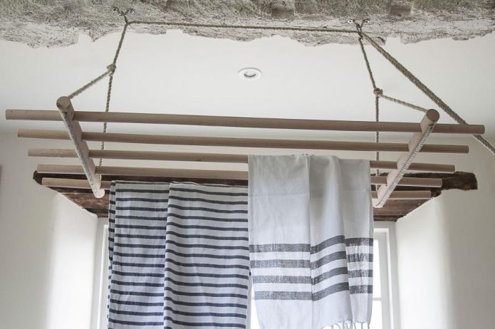 Séchoir suspendu Microlift dans la cuisine