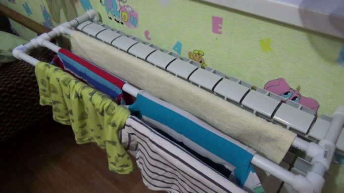 Séchoir de batterie de tuyaux en plastique fait maison