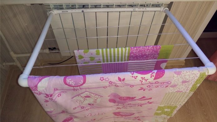 Grand sèche-batterie en plastique