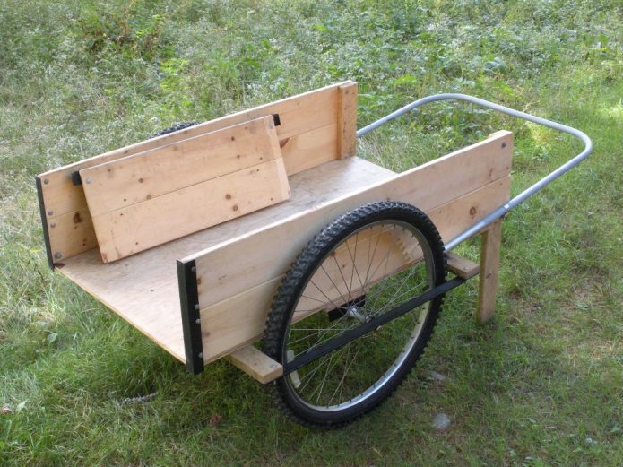 Chariot fait maison avec roues de vélo
