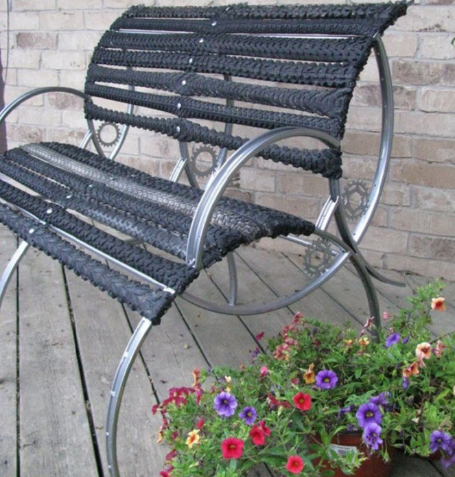 Banc de jardin en roues de vélo