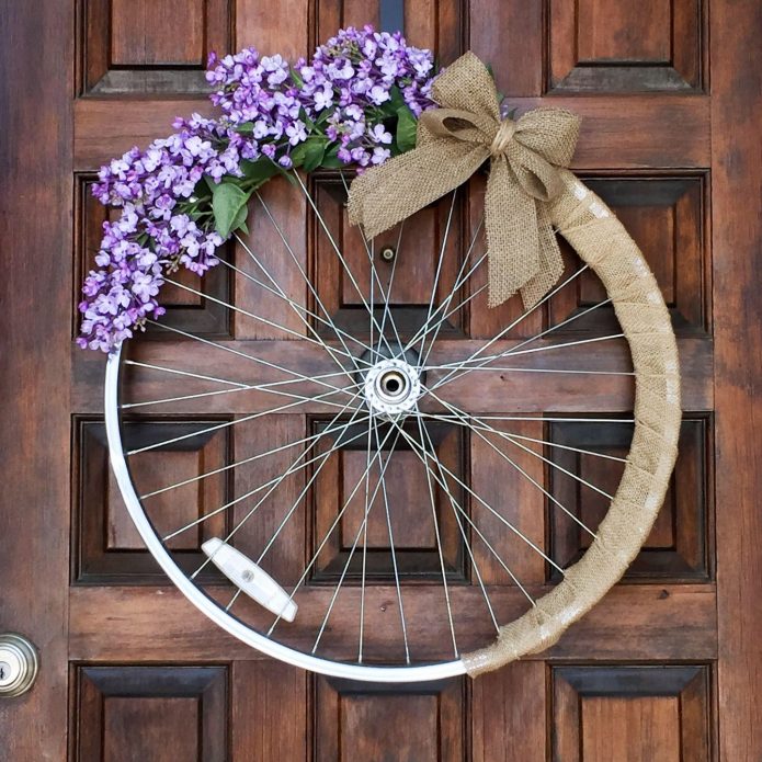 Décor de roue de vélo de printemps