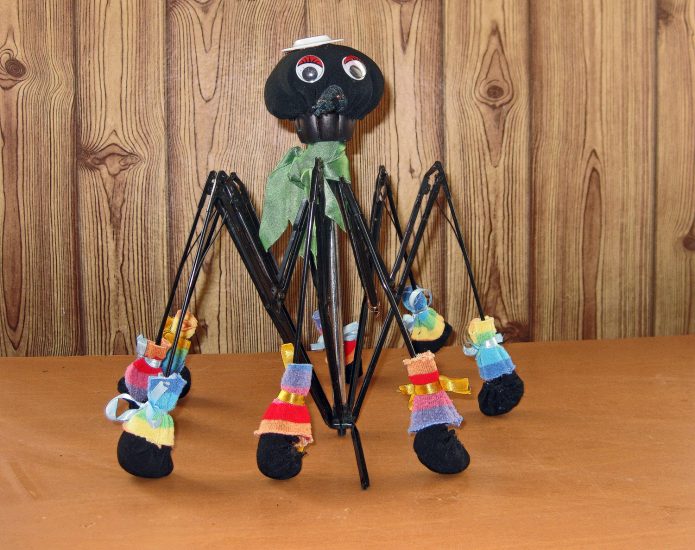 Artisanat à partir d'un cadre de parapluie