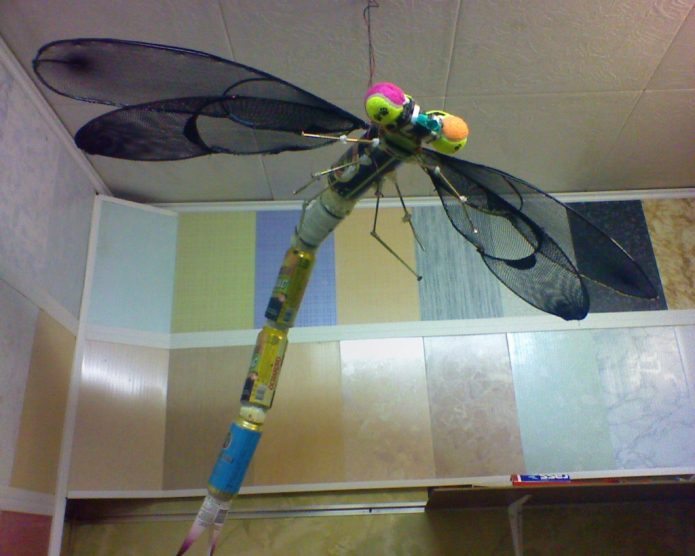 Artisanat à partir de canettes et d'un vieux parapluie