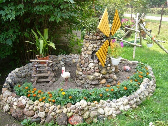 Décor de pierres sur un site de jardin