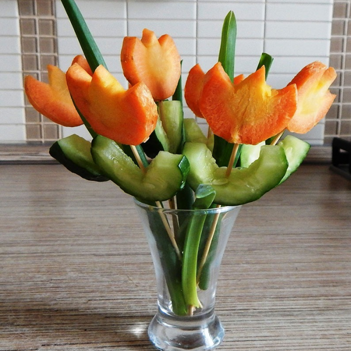 Bouquet de légumes dans un vase en verre