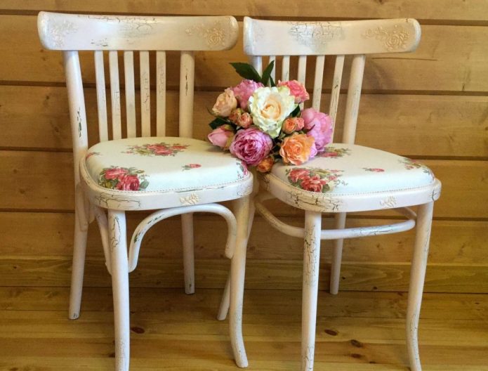 Renouvellement de vieilles chaises viennoises