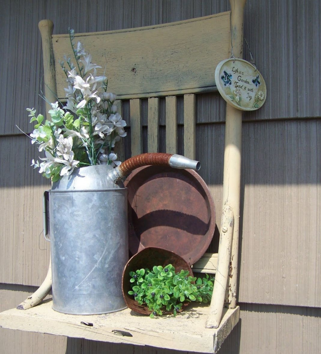 Lit conteneur d'une vieille chaise