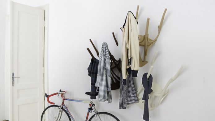 Cintre original des chaises de couloir