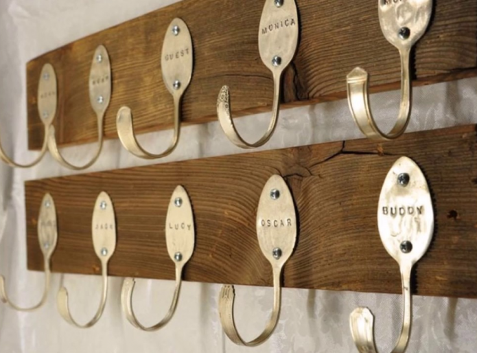 Crochets pour vêtements de vieux couverts