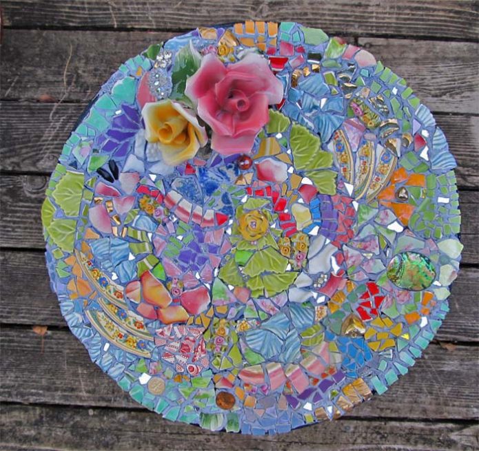 Artisanat à partir de plats cassés et de porcelaine froide