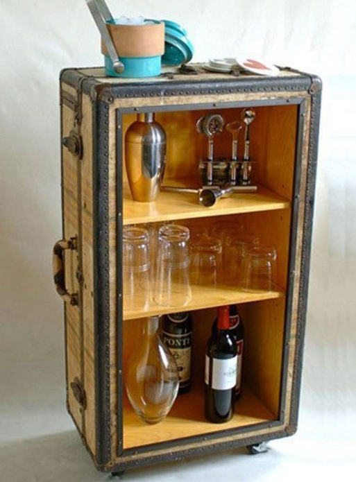 Mini bar d'une vieille valise