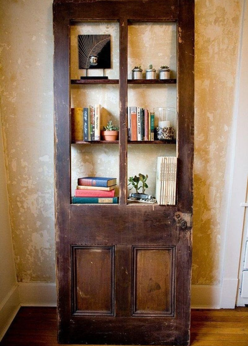 Rayonnage d'une vieille porte