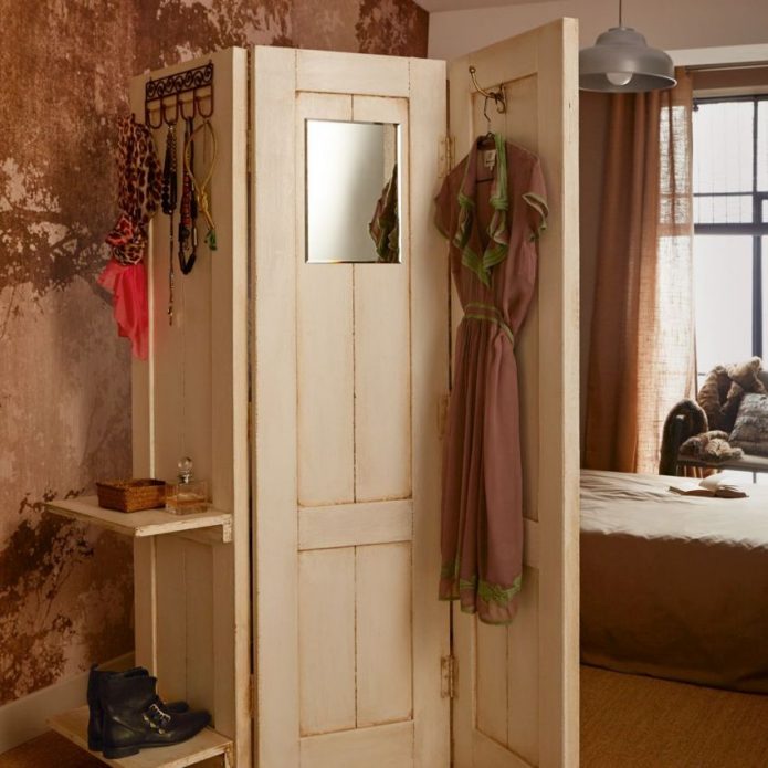 Écran de vieilles portes