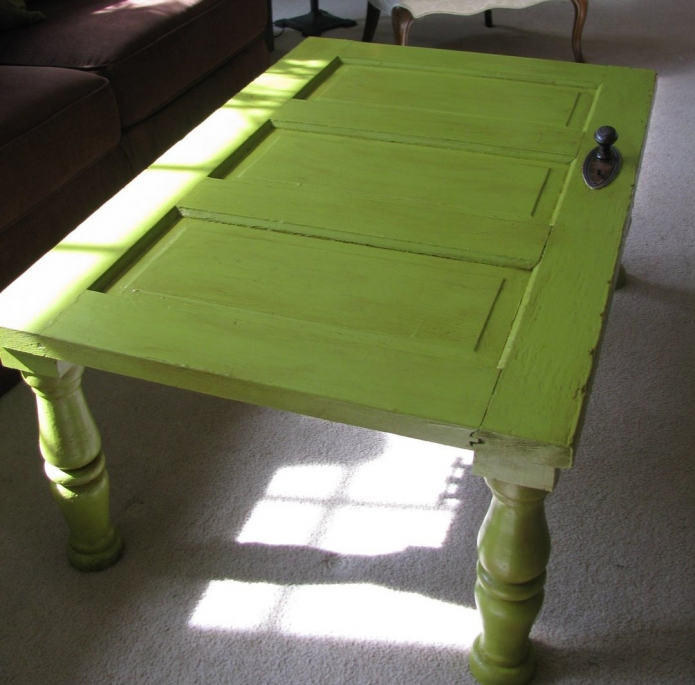 Table de bricolage d'une vieille porte