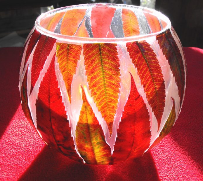 Bougeoir à décor de feuilles