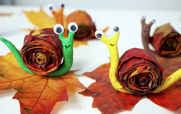 Artisanat à partir de feuilles et de pâte à modeler