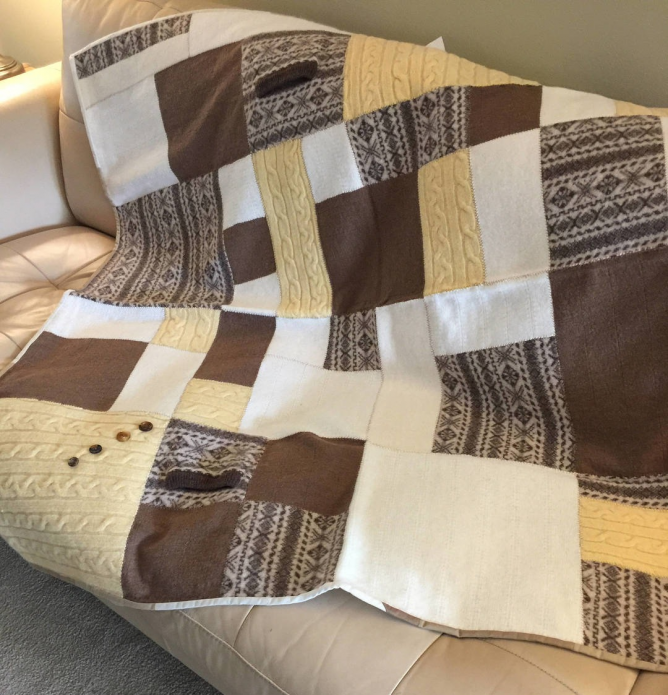 Couverture de vieux tricots