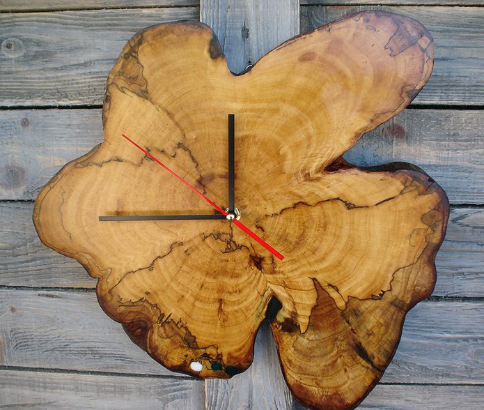 Horloge originale en bois