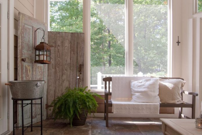 Écran de l'ancienne porte de la salle de bain